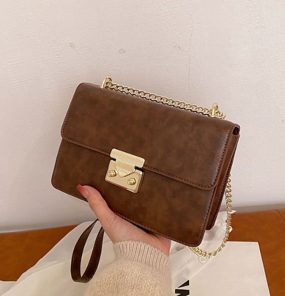 Chic Chain Crossbody Bag - Stylish and Versatile