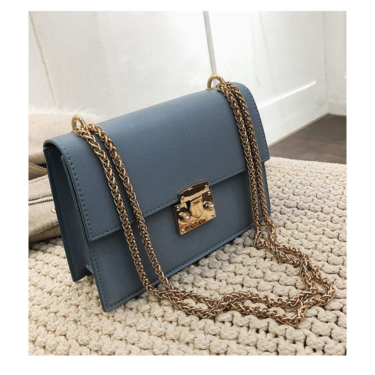 Chic Chain Crossbody Bag - Stylish and Versatile