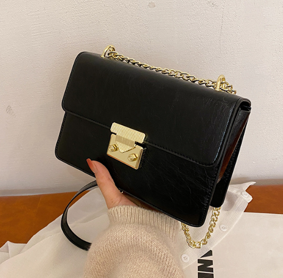 Chic Chain Crossbody Bag - Stylish and Versatile