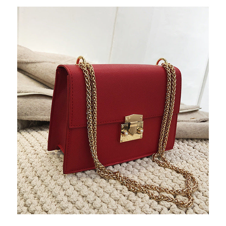 Chic Chain Crossbody Bag - Stylish and Versatile