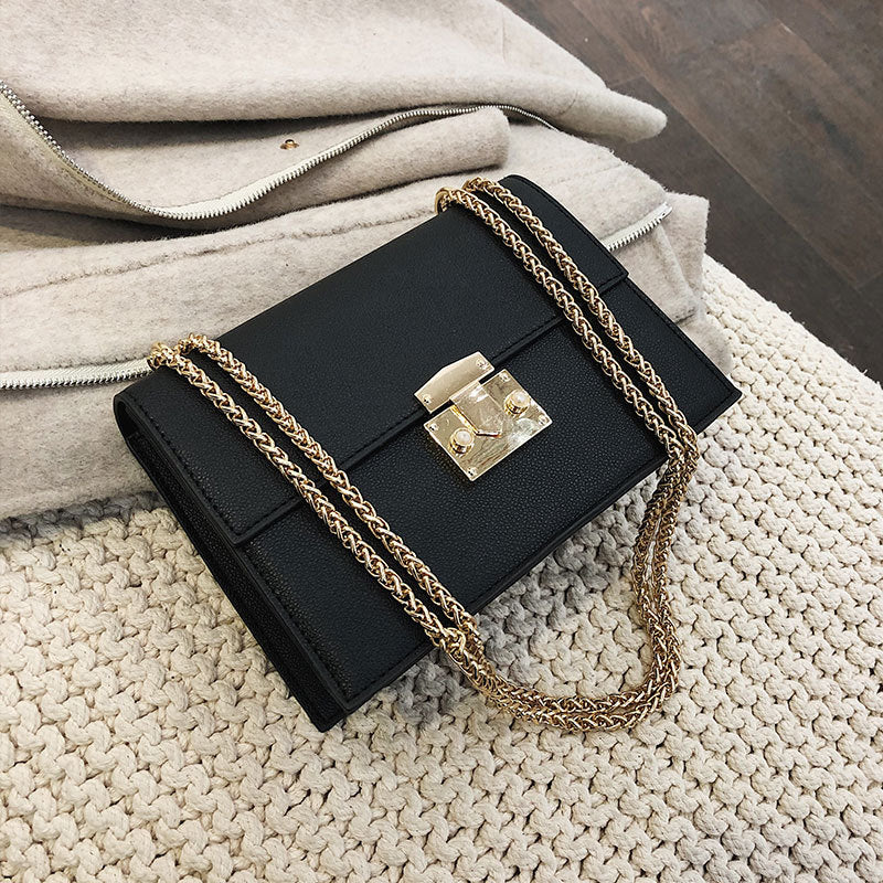 Chic Chain Crossbody Bag - Stylish and Versatile